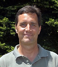 Dr. Mike Farwick of Lebanon Equine Clinic .